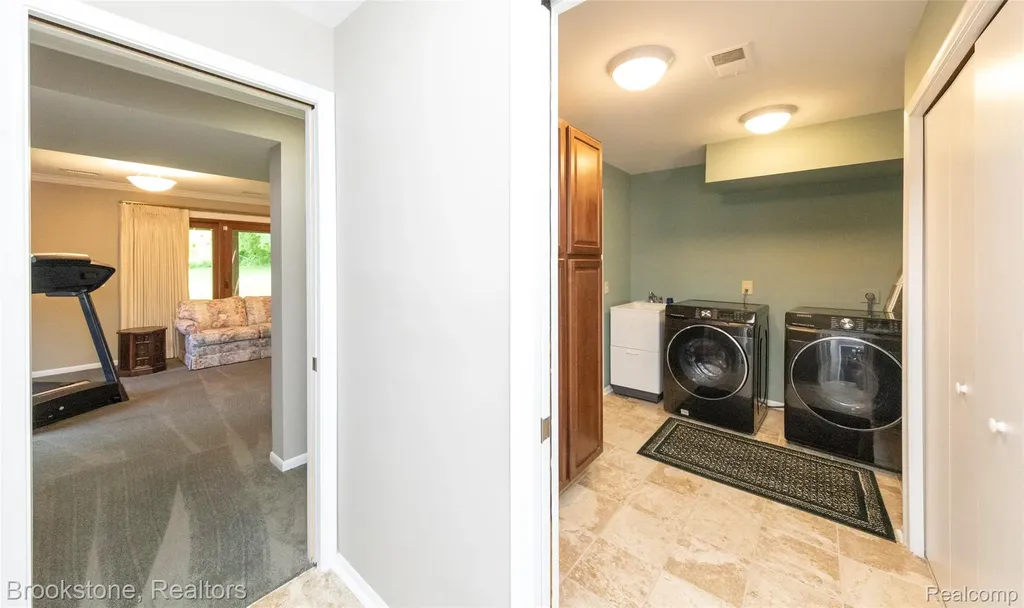 12168 Carriage Trail Circle Springfield Charter Township MI 48350