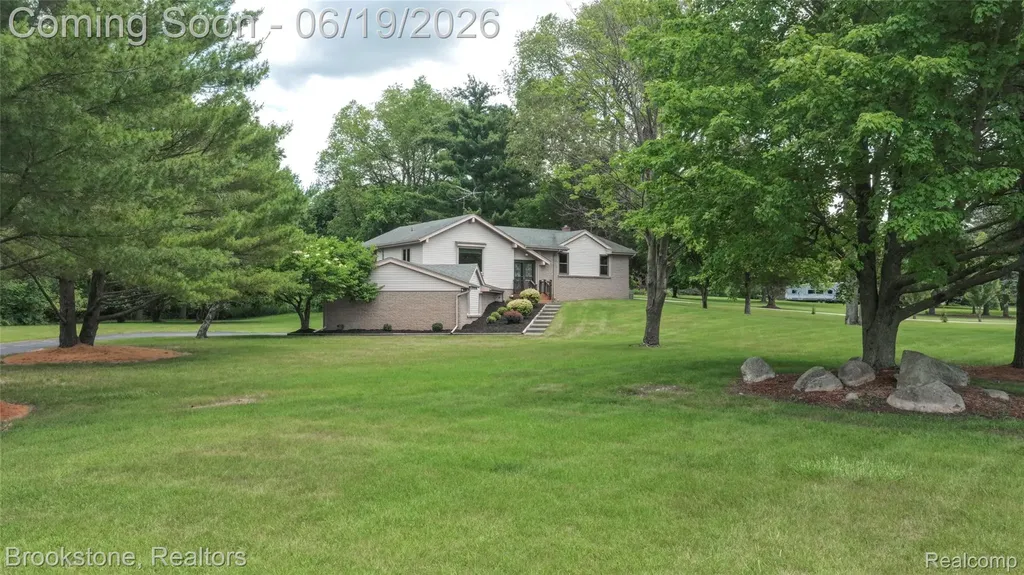 12168 Carriage Trail Circle Springfield Charter Township MI 48350