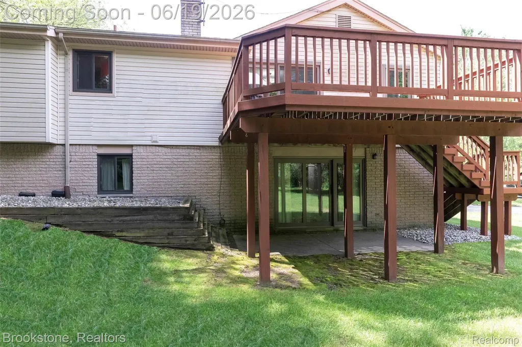 12168 Carriage Trail Circle Springfield Charter Township MI 48350
