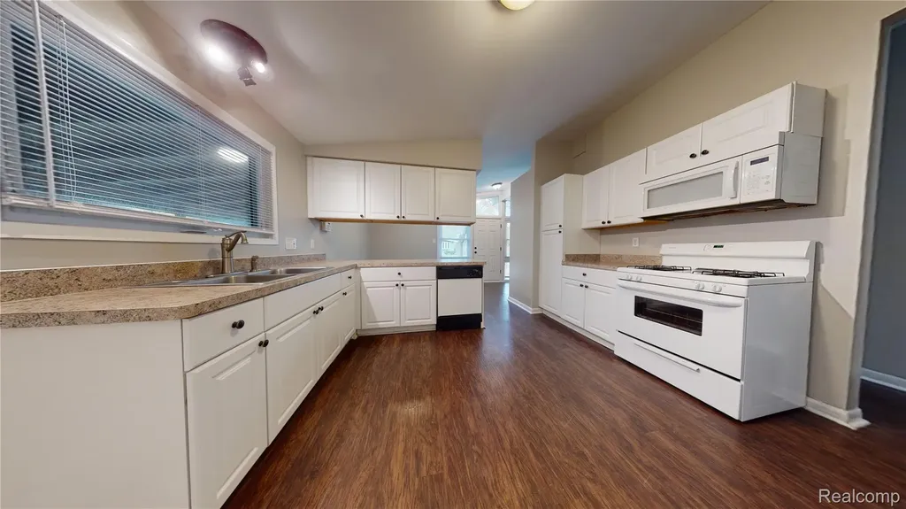 1198 Neafie Avenue Pontiac City MI 48342