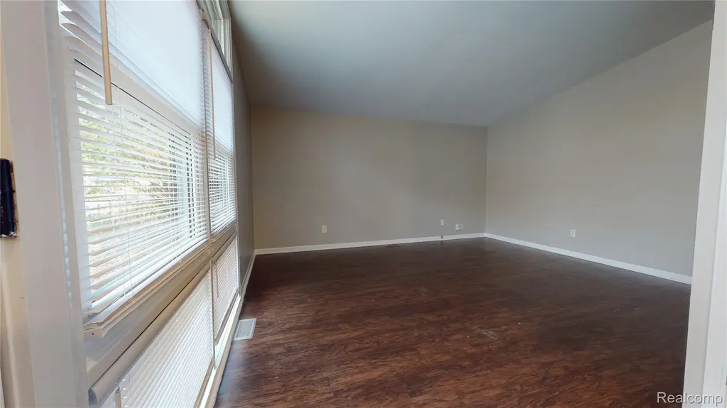 1198 Neafie Avenue Pontiac City MI 48342