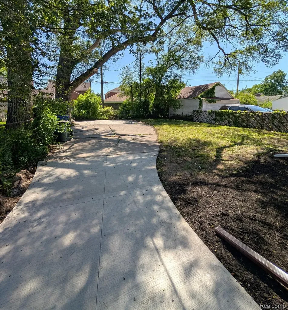 18284 Littlefield Street Detroit City MI 48235