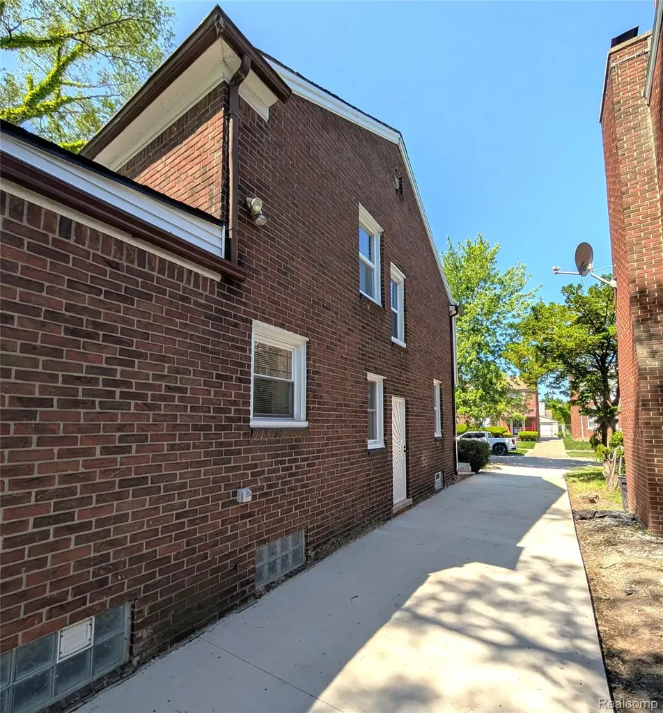 18284 Littlefield Street Detroit City MI 48235
