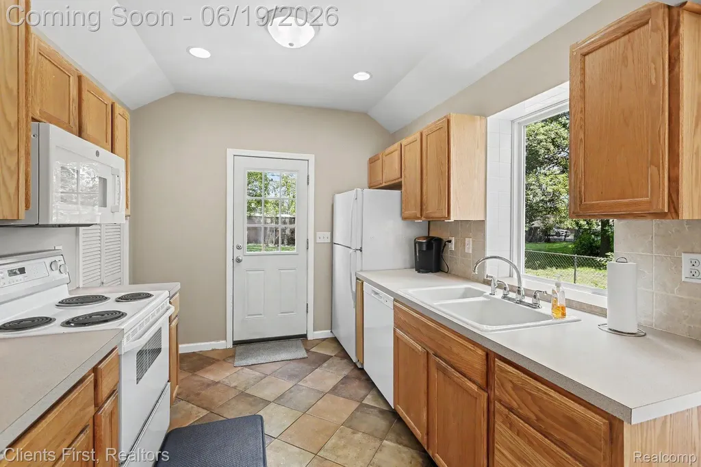 34728 Pardo Street Westland City MI 48185