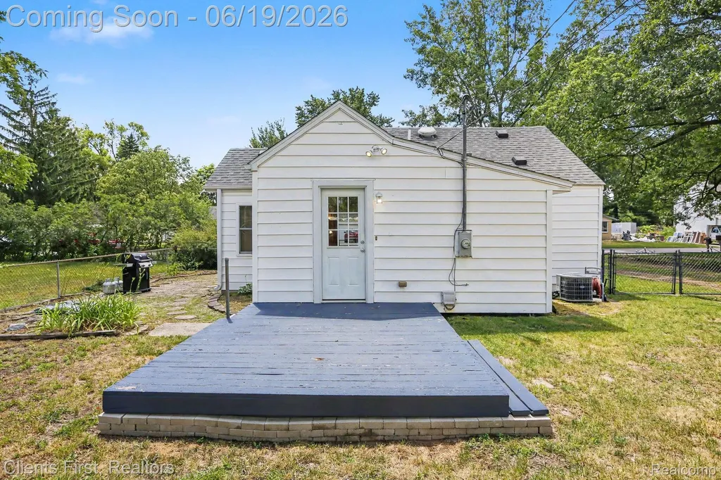 34728 Pardo Street Westland City MI 48185