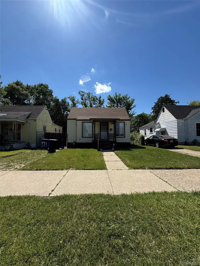 8611 Auburn Street Detroit City MI 48228