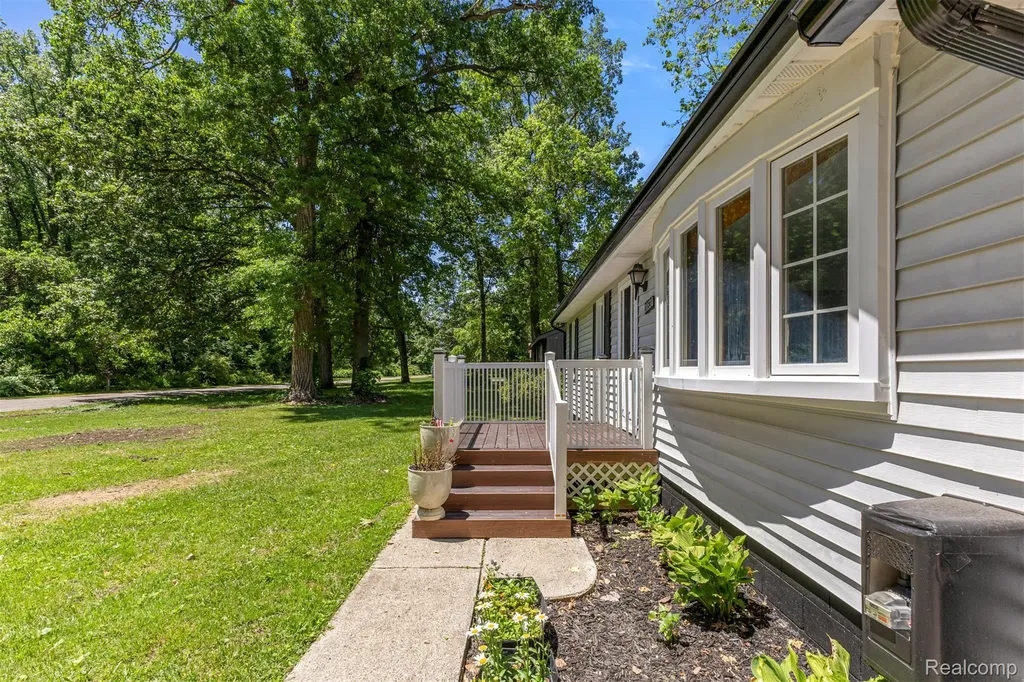 38530 Superior Street Romulus City MI 48174