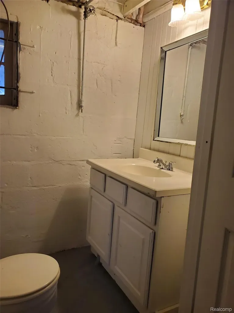 358 W Iroquois Road Pontiac City MI 48341