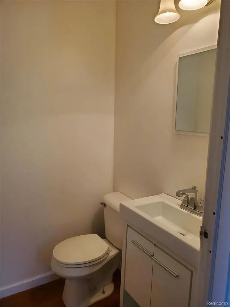 358 W Iroquois Road Pontiac City MI 48341