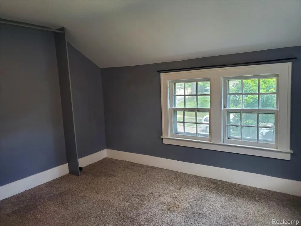 358 W Iroquois Road Pontiac City MI 48341