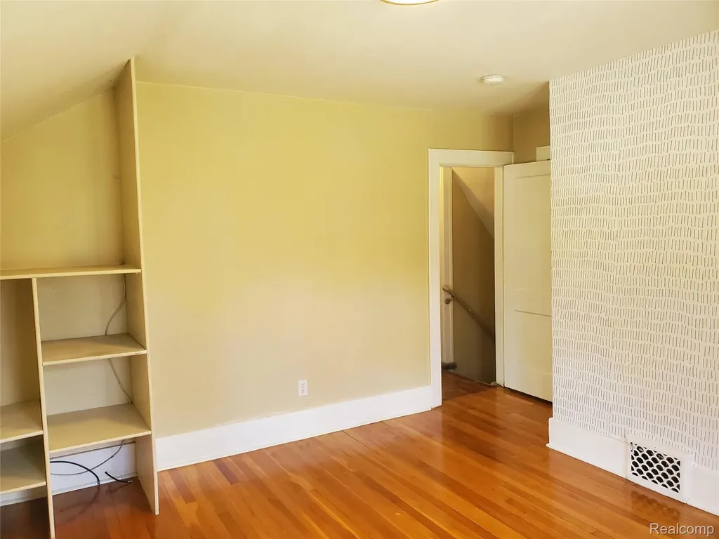 358 W Iroquois Road Pontiac City MI 48341