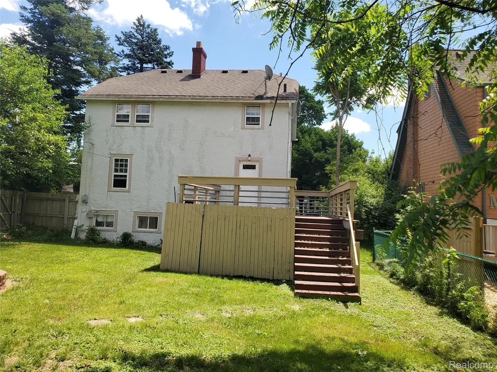 358 W Iroquois Road Pontiac City MI 48341
