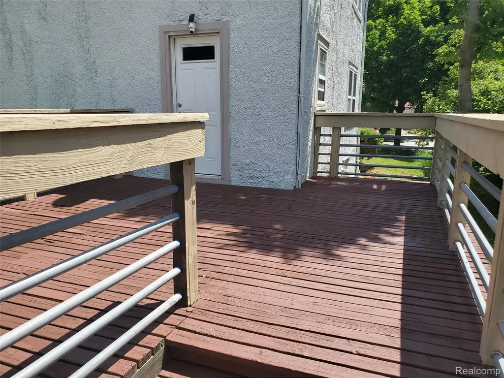 358 W Iroquois Road Pontiac City MI 48341