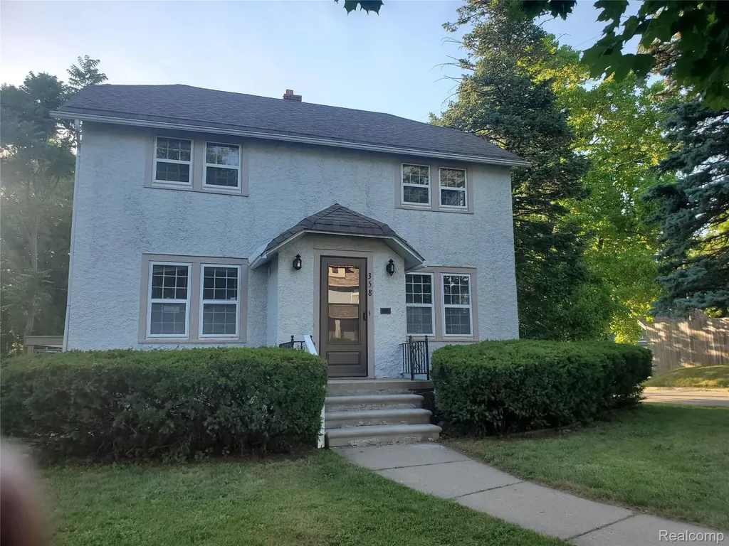 358 W Iroquois Road Pontiac City MI 48341