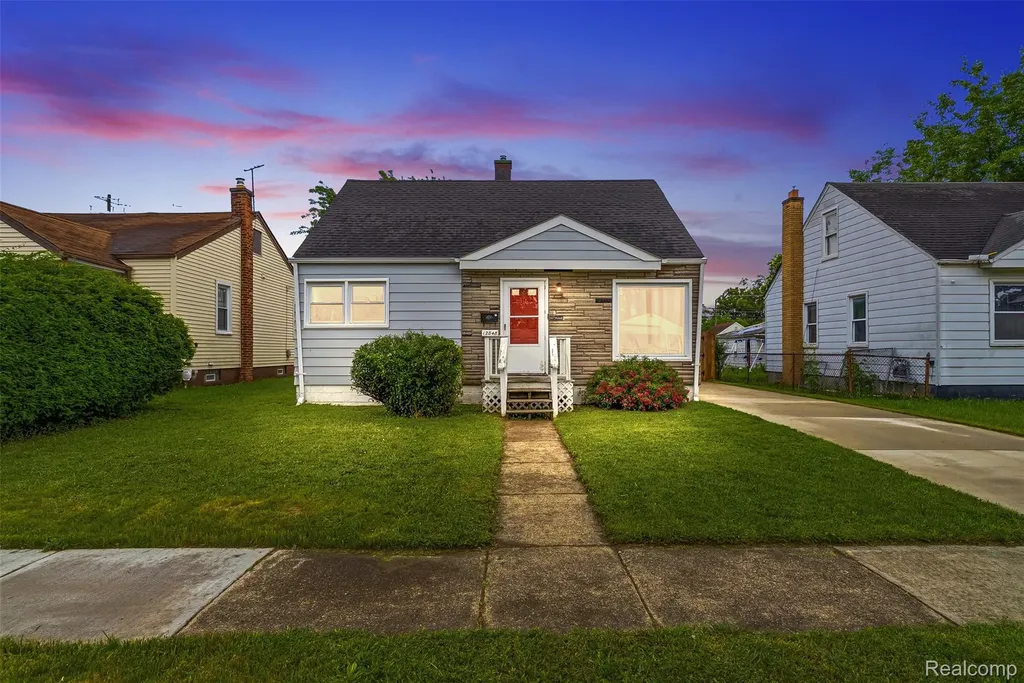 12848 Vernon Avenue Warren City MI 48089