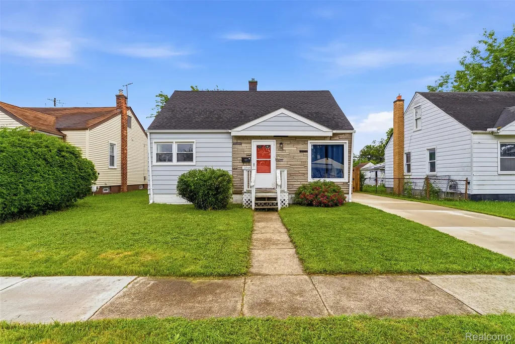 12848 Vernon Avenue Warren City MI 48089
