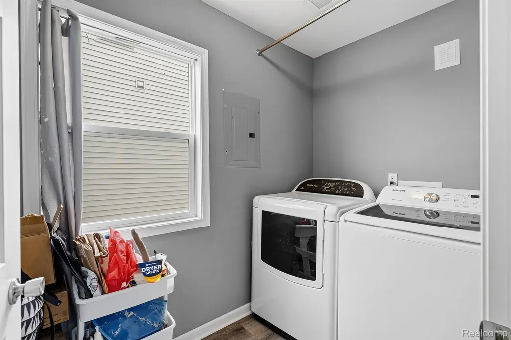 12848 Vernon Avenue Warren City MI 48089