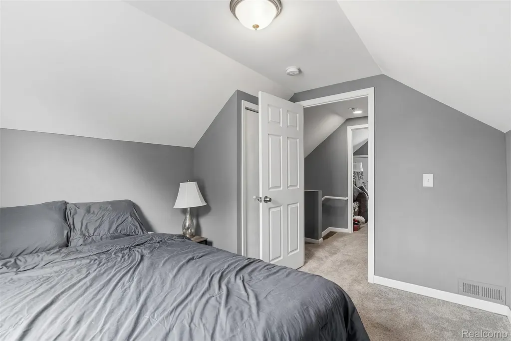 12848 Vernon Avenue Warren City MI 48089