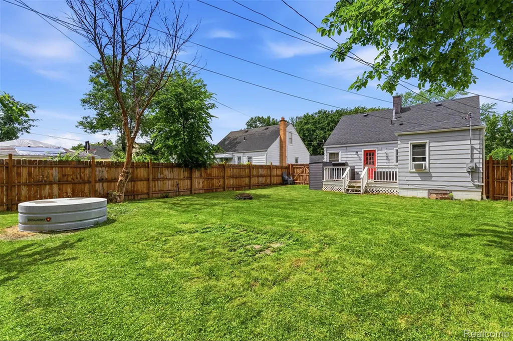 12848 Vernon Avenue Warren City MI 48089