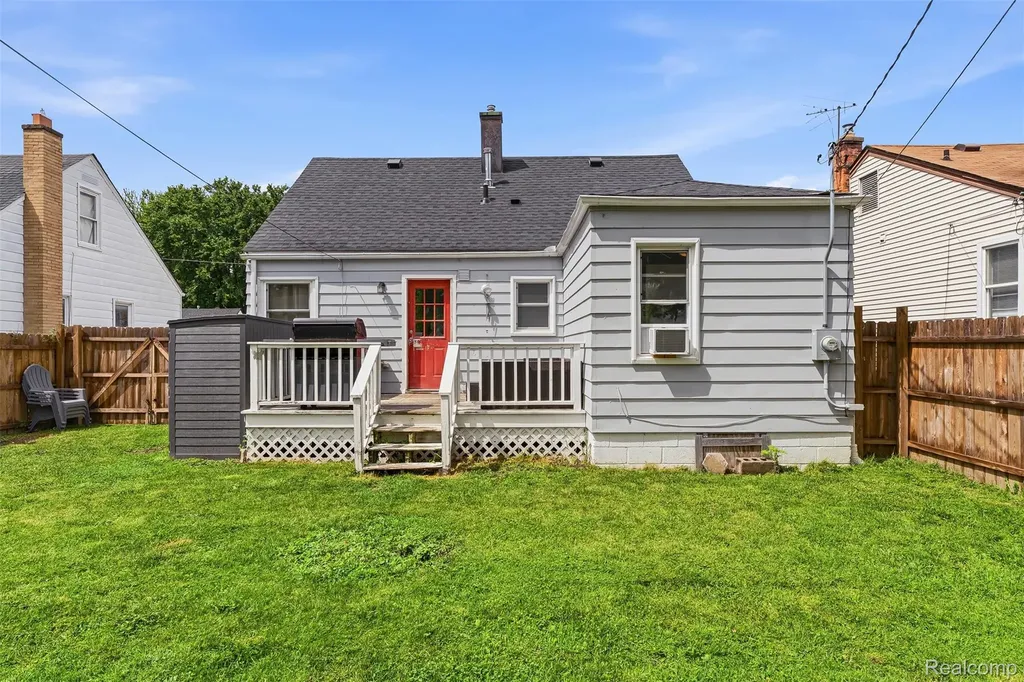 12848 Vernon Avenue Warren City MI 48089