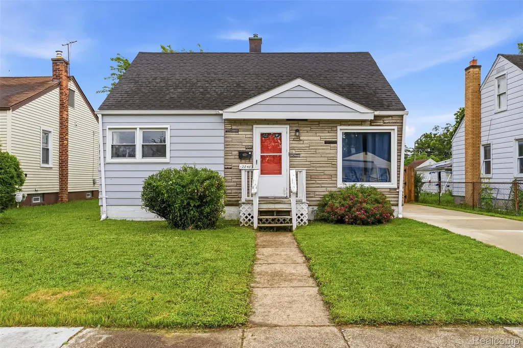 12848 Vernon Avenue Warren City MI 48089