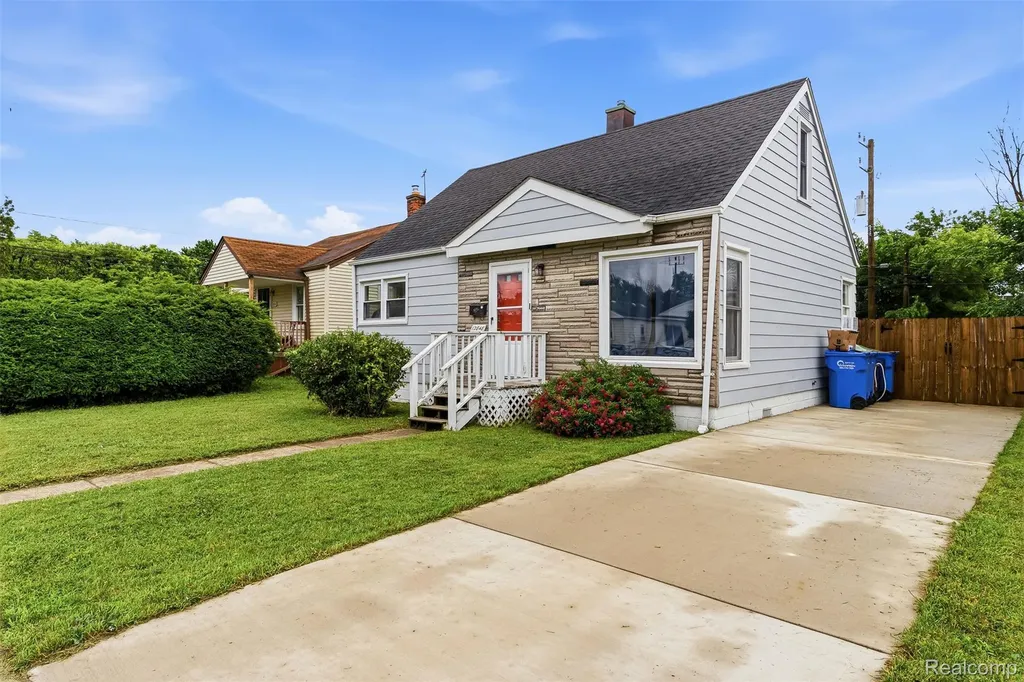 12848 Vernon Avenue Warren City MI 48089
