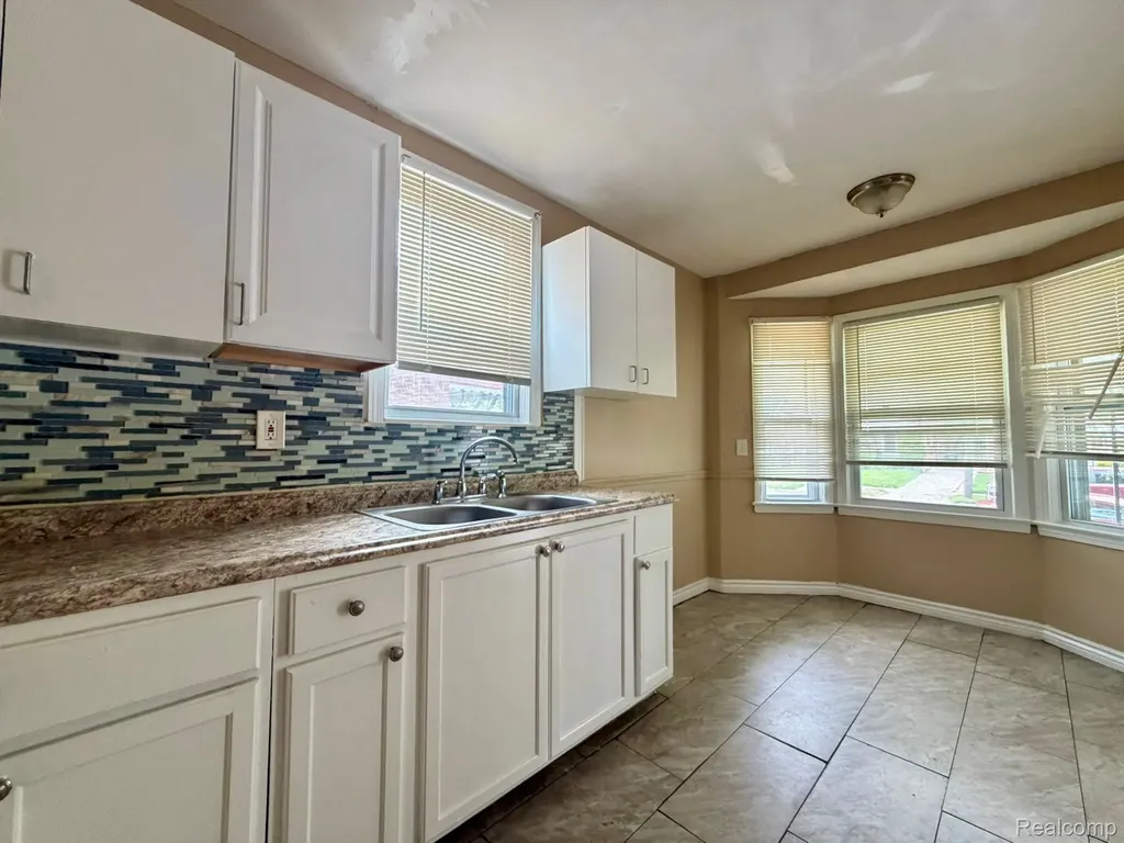 11696 Glastonbury Avenue Detroit City MI 48228
