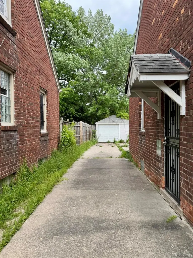 11696 Glastonbury Avenue Detroit City MI 48228