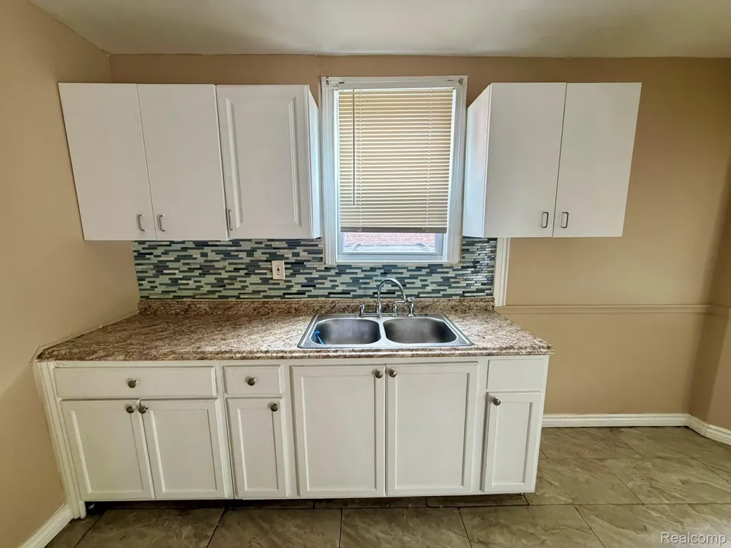 11696 Glastonbury Avenue Detroit City MI 48228