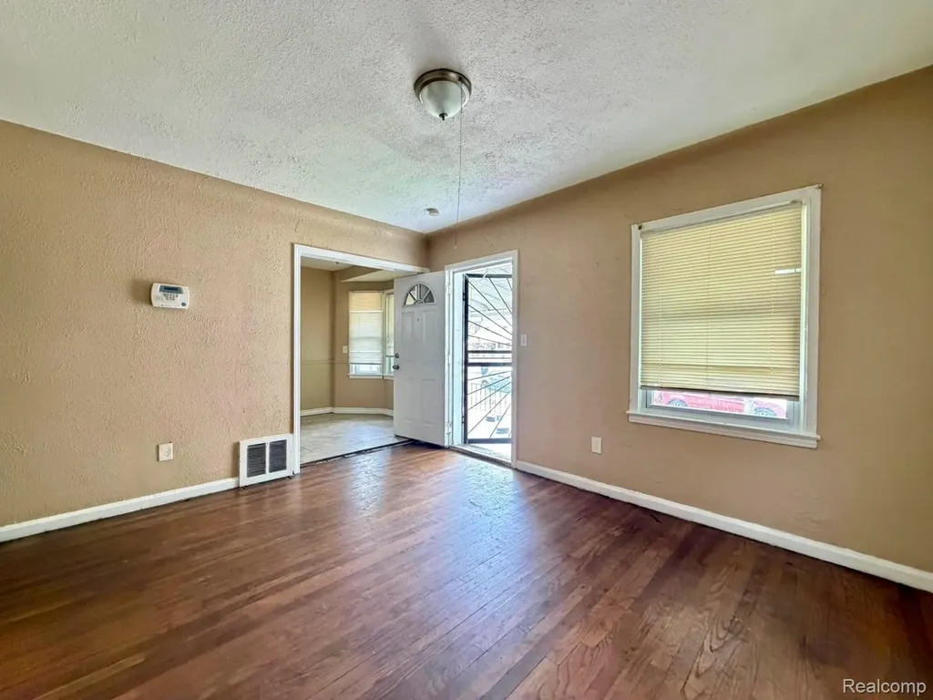 11696 Glastonbury Avenue Detroit City MI 48228