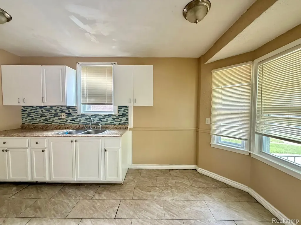 11696 Glastonbury Avenue Detroit City MI 48228
