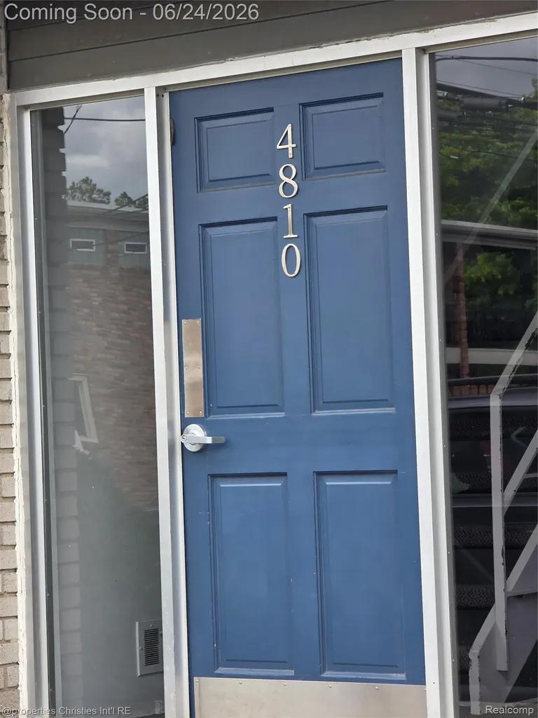4810 Briarwood Avenue Royal Oak City MI 48073
