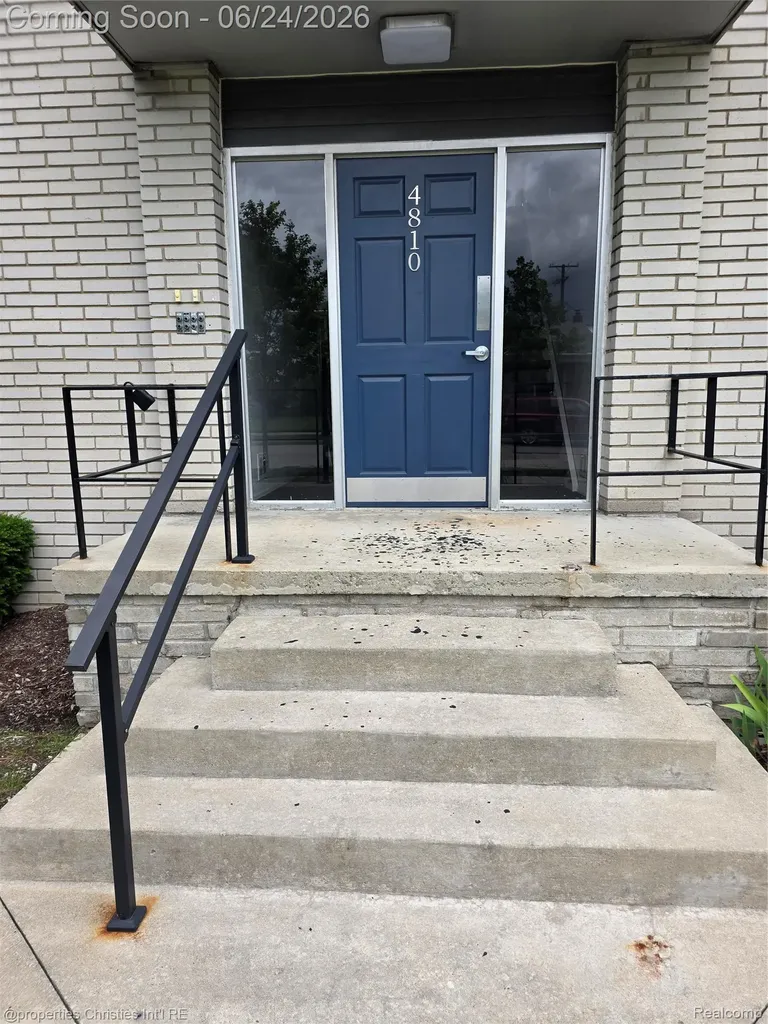 4810 Briarwood Avenue Royal Oak City MI 48073