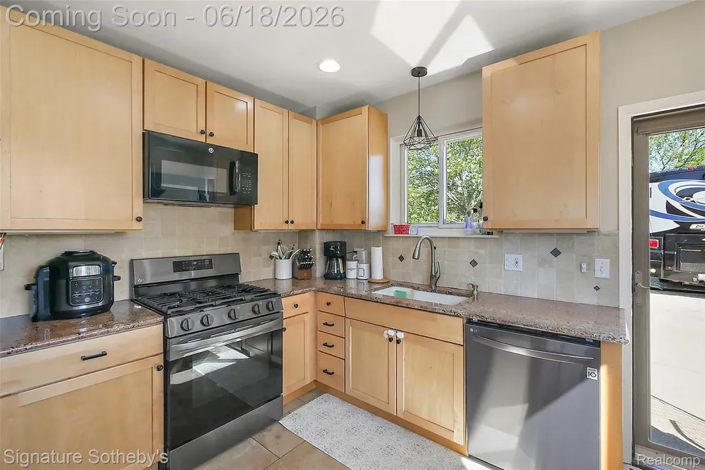 17858 Loranger Street Clinton Charter Township MI 48038
