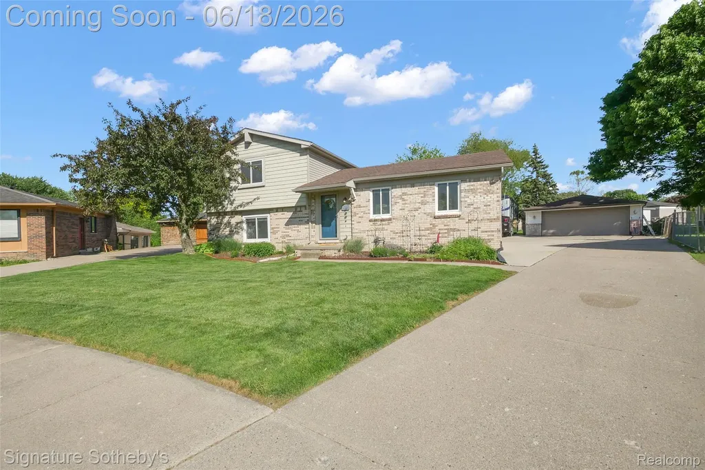 17858 Loranger Street Clinton Charter Township MI 48038