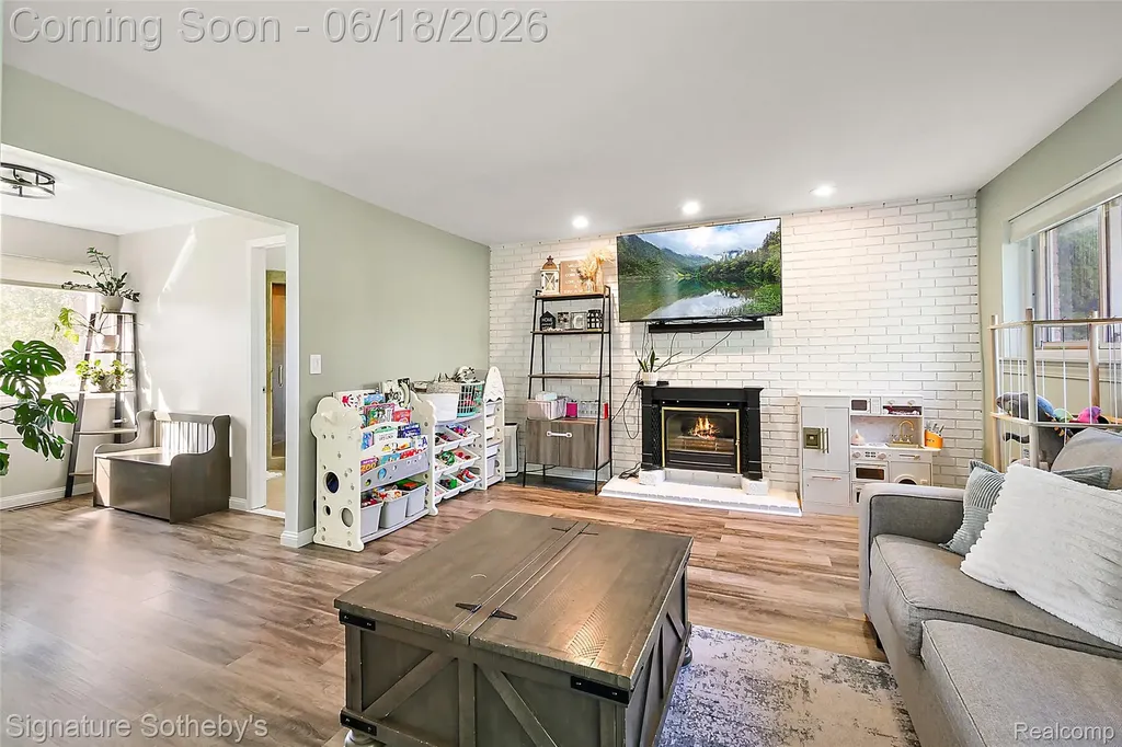 17858 Loranger Street Clinton Charter Township MI 48038