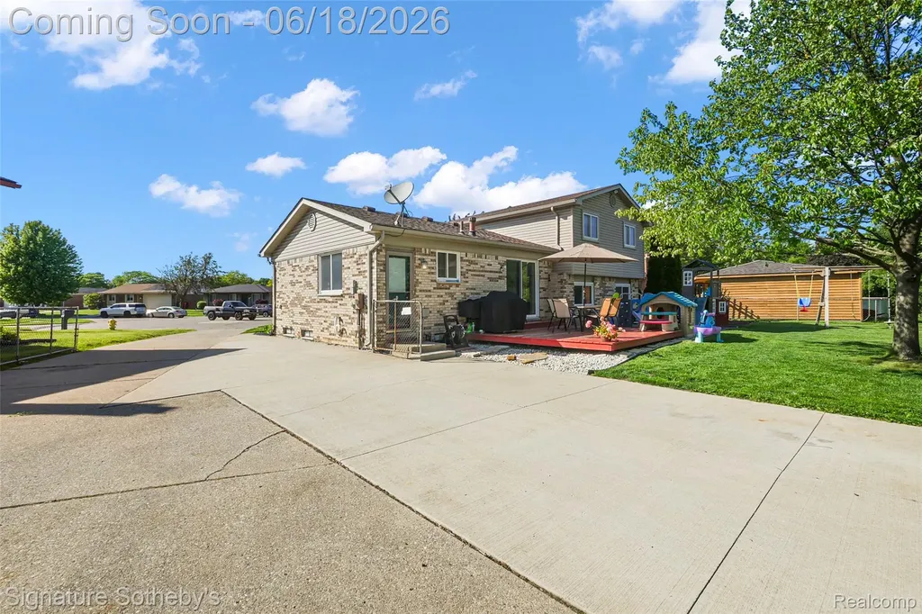 17858 Loranger Street Clinton Charter Township MI 48038