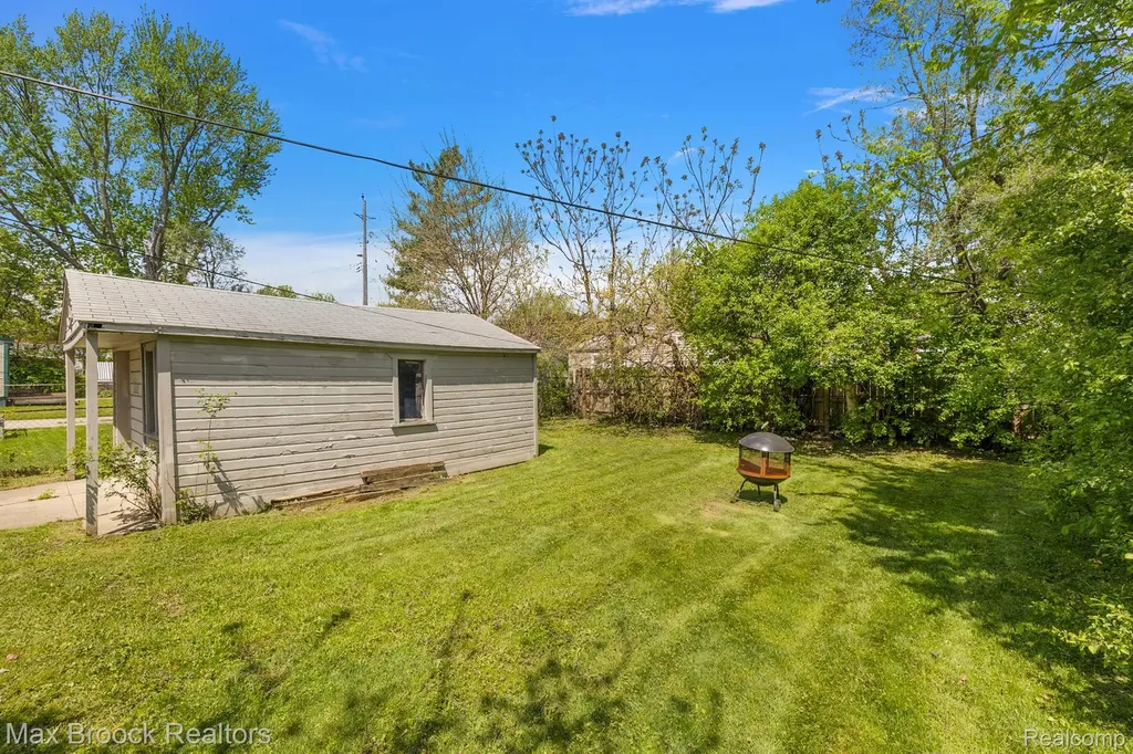 561 Bennett Avenue Ferndale City MI 48220