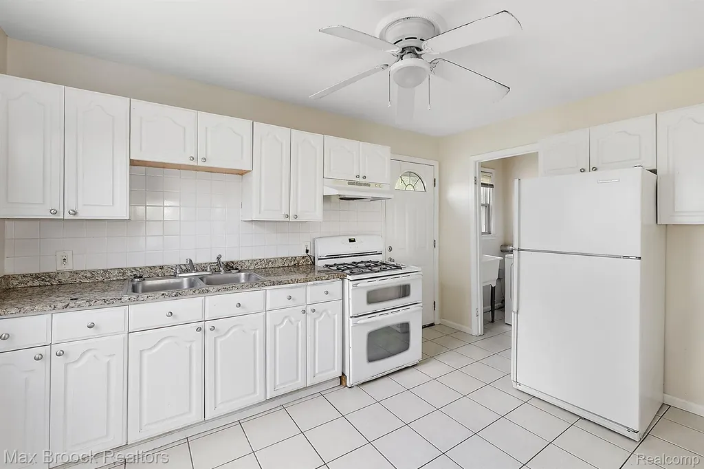 561 Bennett Avenue Ferndale City MI 48220