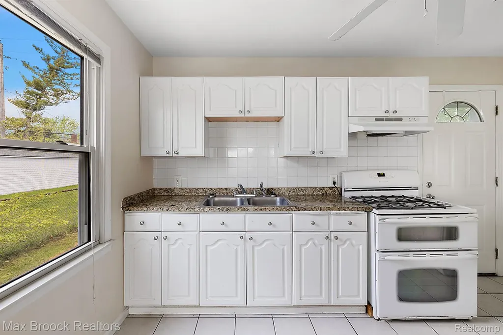 561 Bennett Avenue Ferndale City MI 48220