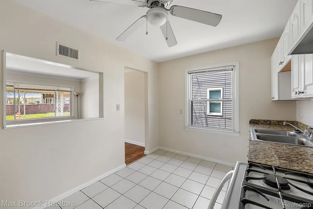 561 Bennett Avenue Ferndale City MI 48220