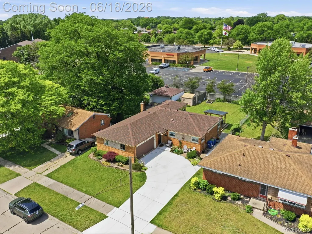 13211 Bloomfield Avenue Warren City MI 48089