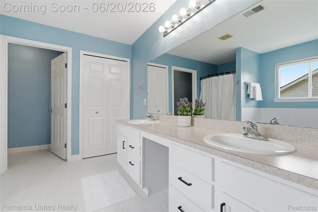 1842 Autumn Glen Drive Hartland Township MI 48843