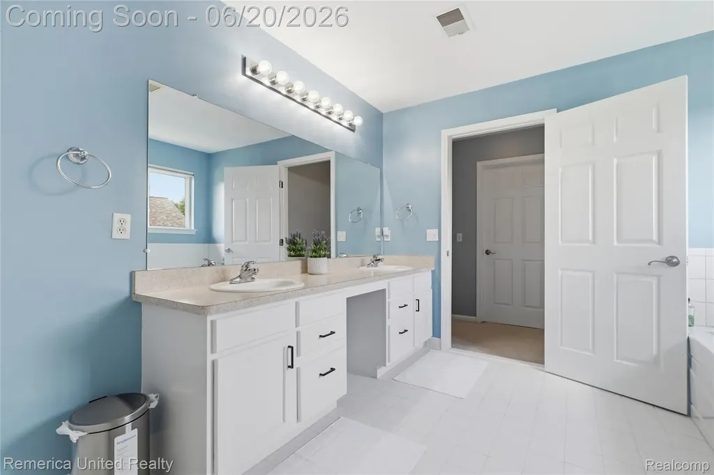 1842 Autumn Glen Drive Hartland Township MI 48843