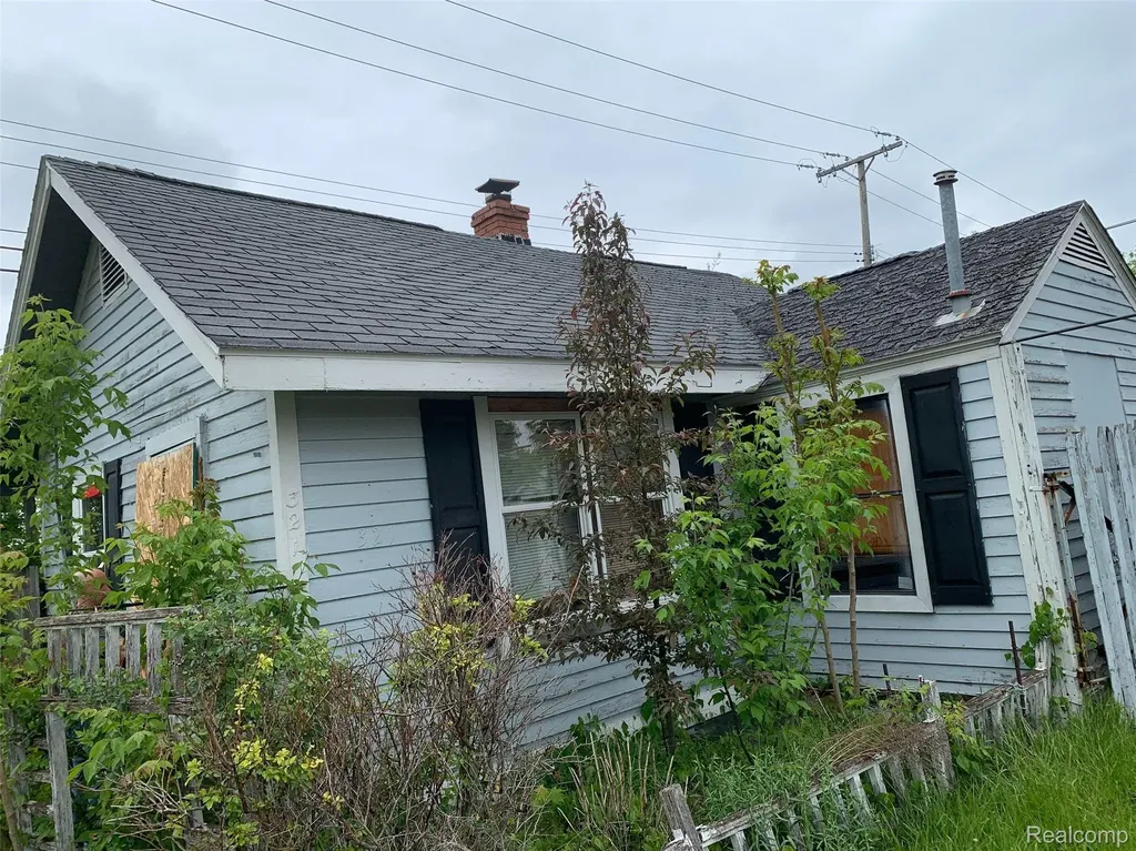 321 17th Street Port Huron City MI 48060