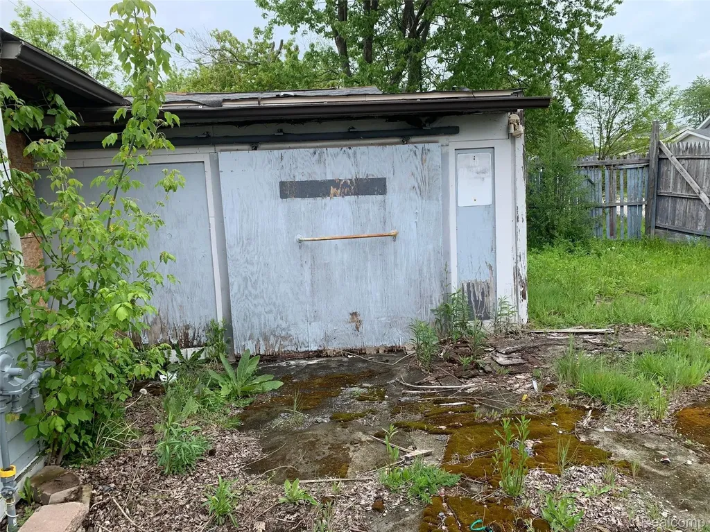 321 17th Street Port Huron City MI 48060