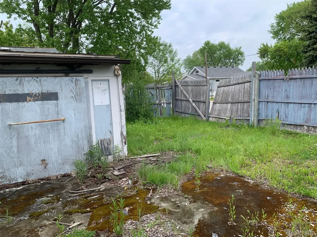 321 17th Street Port Huron City MI 48060
