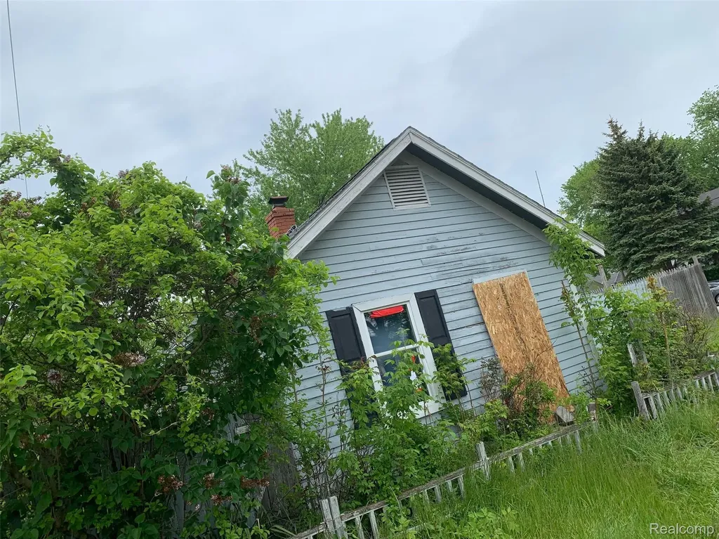 321 17th Street Port Huron City MI 48060