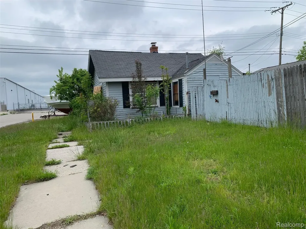 321 17th Street Port Huron City MI 48060