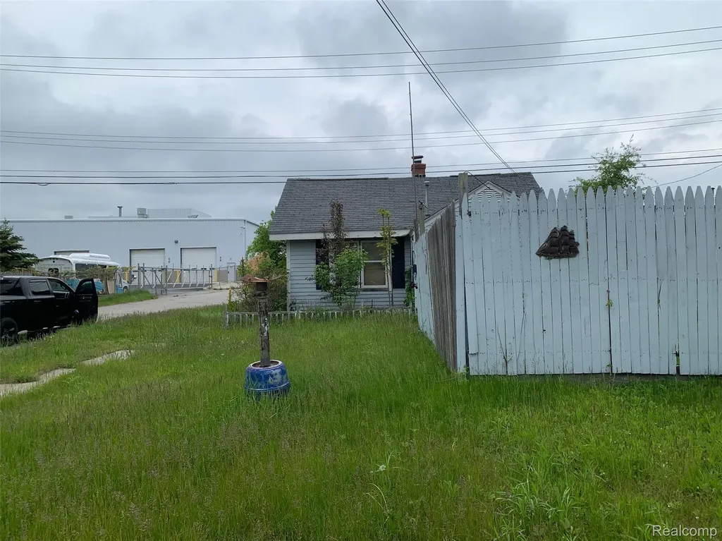 321 17th Street Port Huron City MI 48060